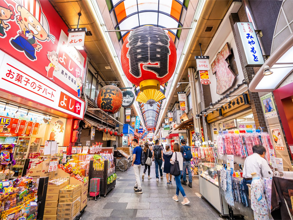 黒門市場 食い倒れの街 大阪らしい食べ歩きメニューも盛りだくさん 大阪観光スポット情報 バスツアーのアップオン