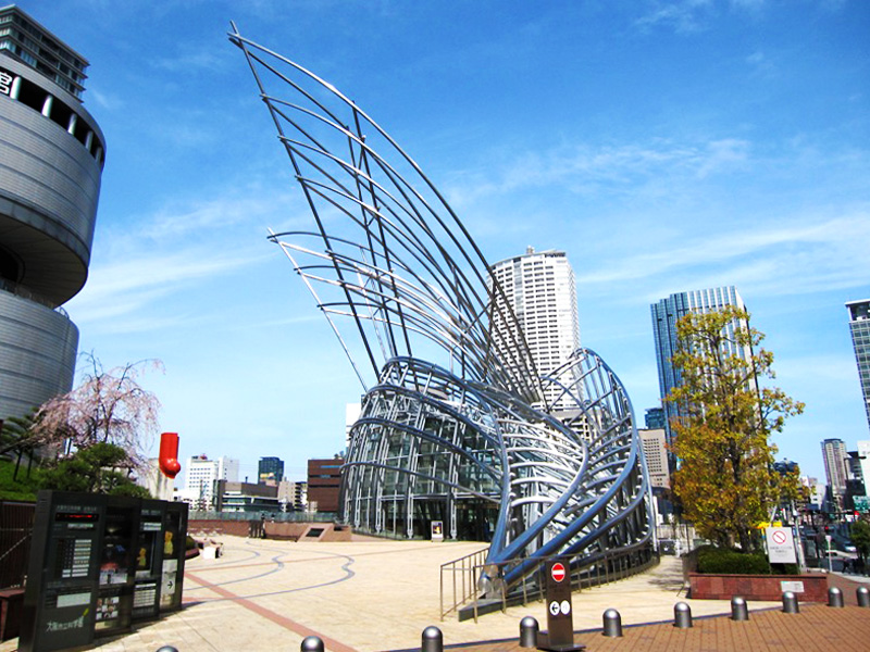 国立国際美術館 現代美術を収集 展示する博物館 大阪観光スポット情報 バスツアーのアップオン